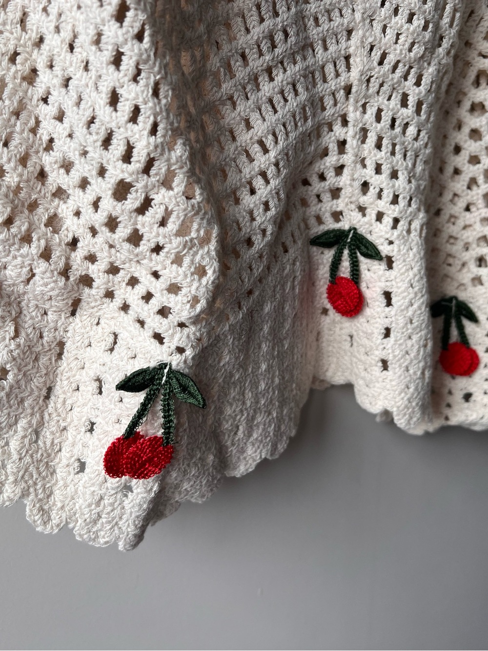 Rebellion White cotton Crochet Tank with Red Cherry Accents  size large - Picture 7 of 7